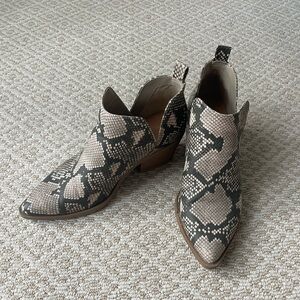 Universal Thread Ankle Boots